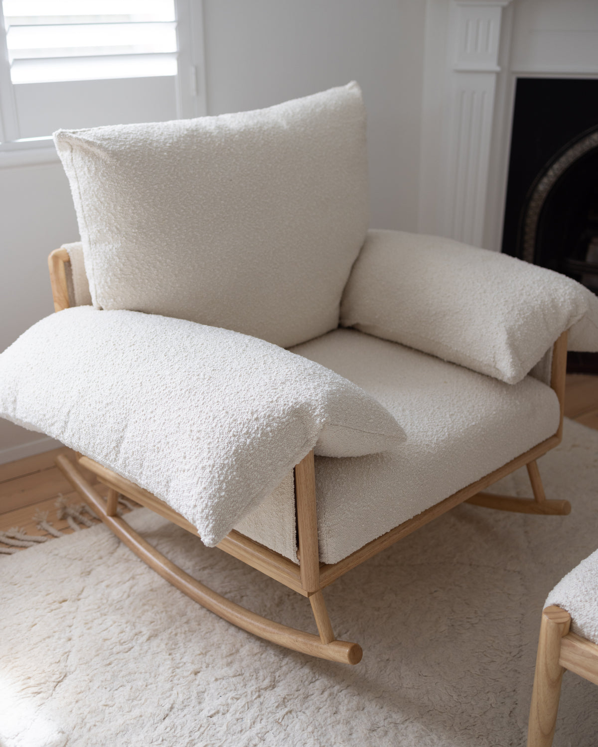 Jolié Rocker & Ottoman