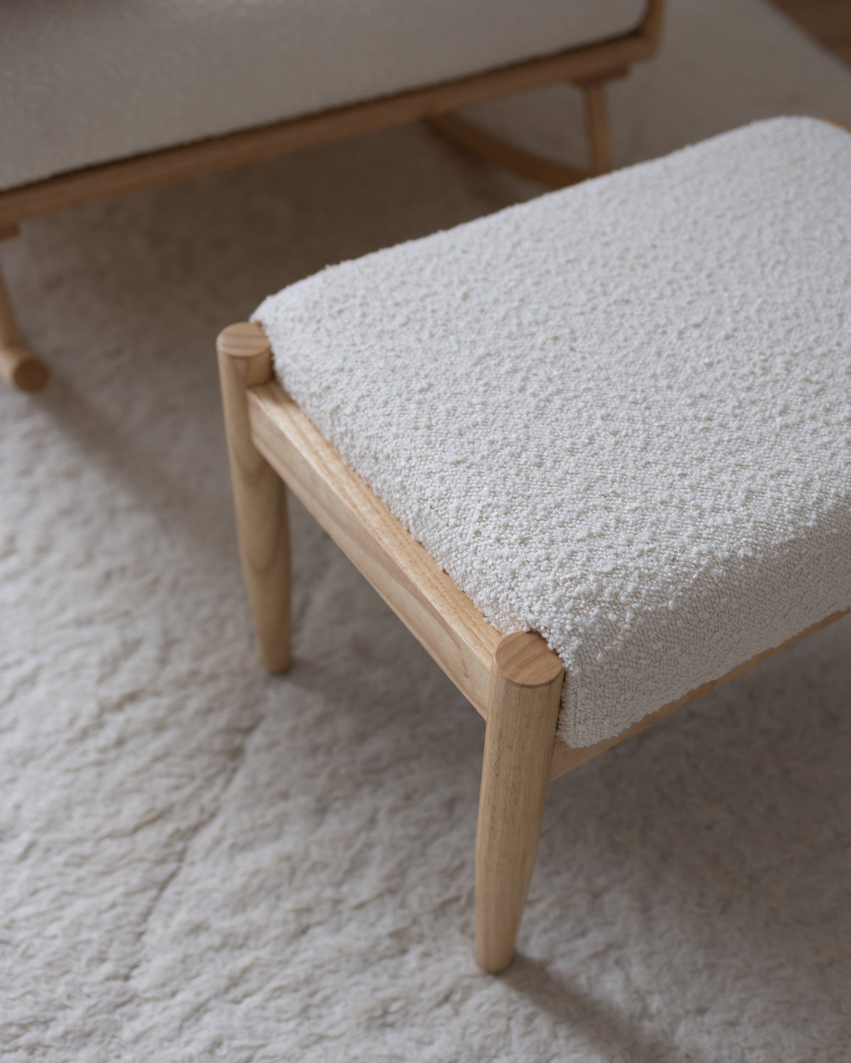 Jolié Rocker & Ottoman