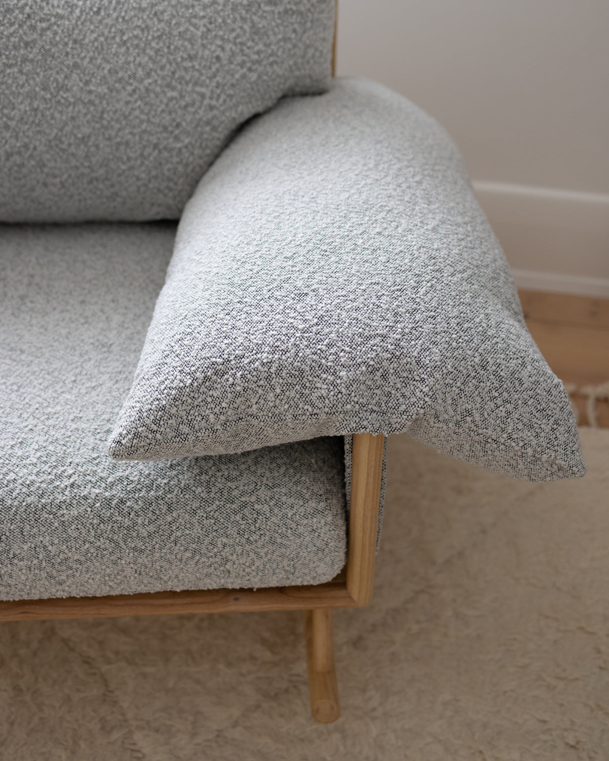 Jolié Rocker & Ottoman